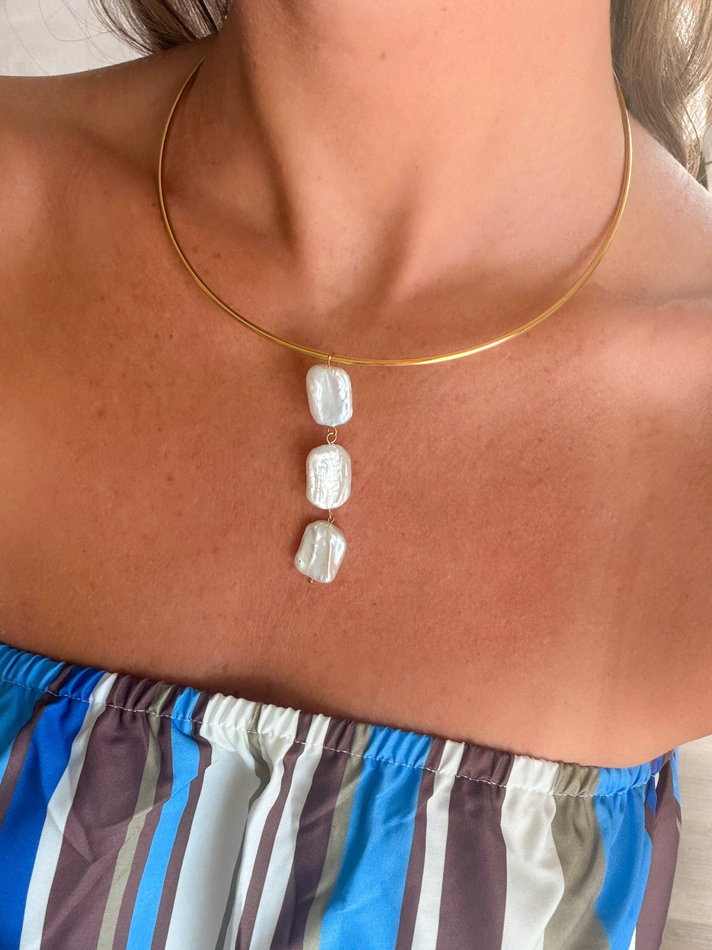 Gold Collar Necklace with Freshwater Pearls